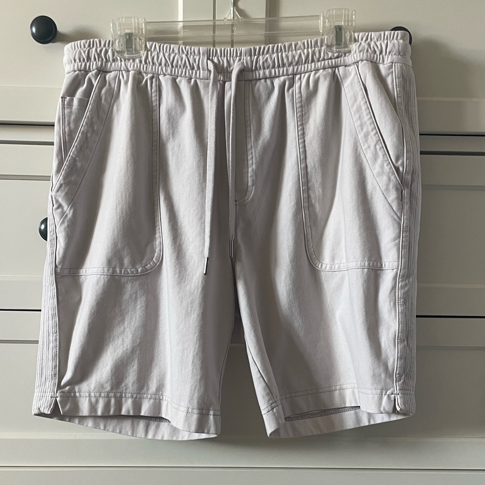 Athleta Men’s Birch Grey Farallon 9” Bermuda Shorts UPF50+ w/ Pockets - Size 10